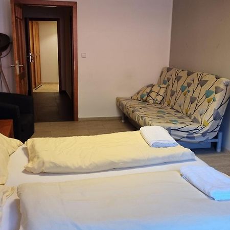 Nevinne Apartmany Kolín Exteriör bild