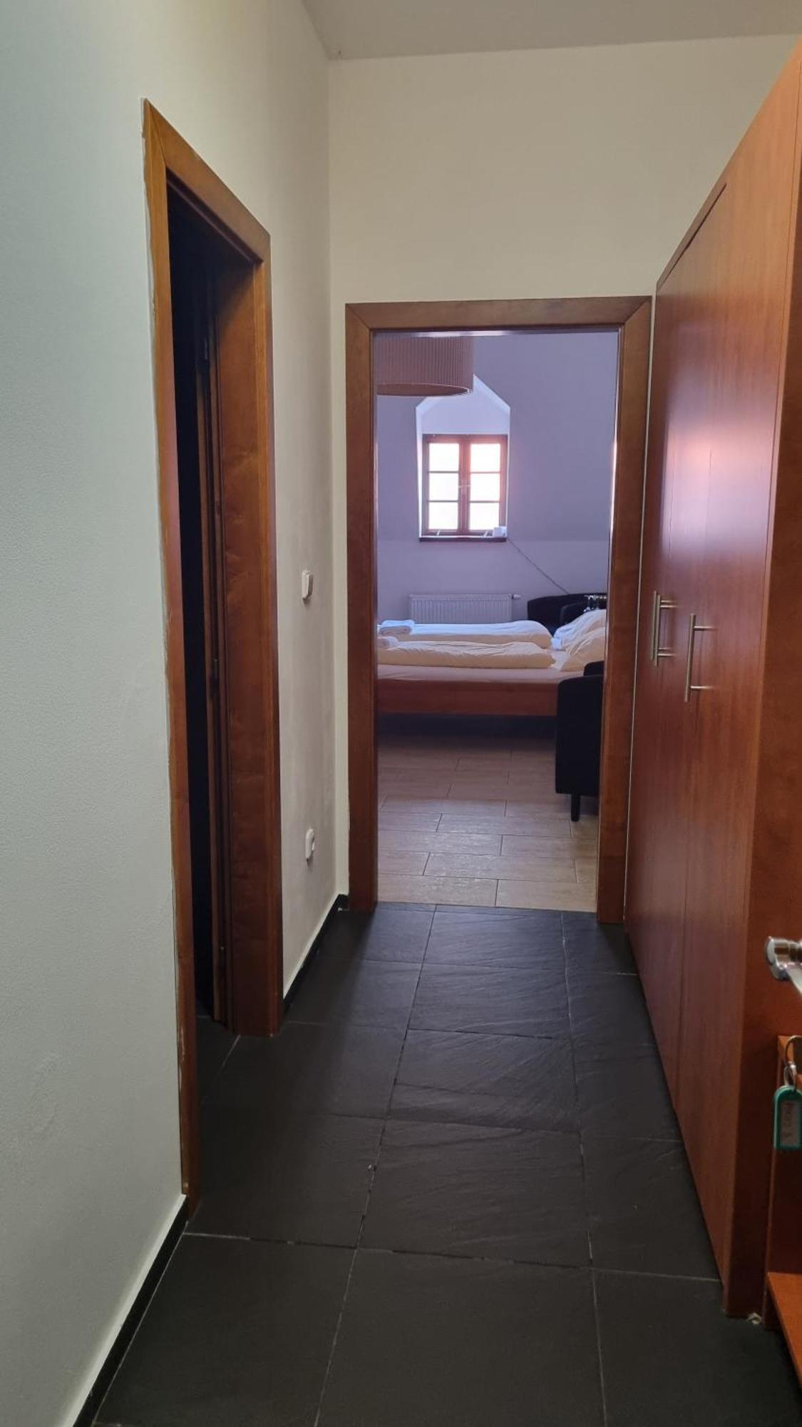 Nevinne Apartmany Kolín Exteriör bild