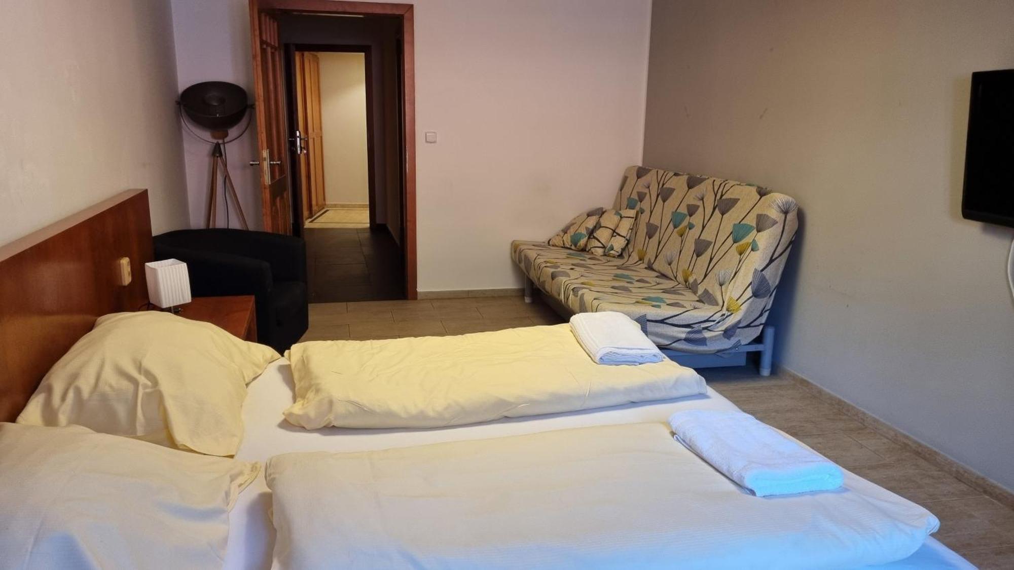 Nevinne Apartmany Kolín Exteriör bild